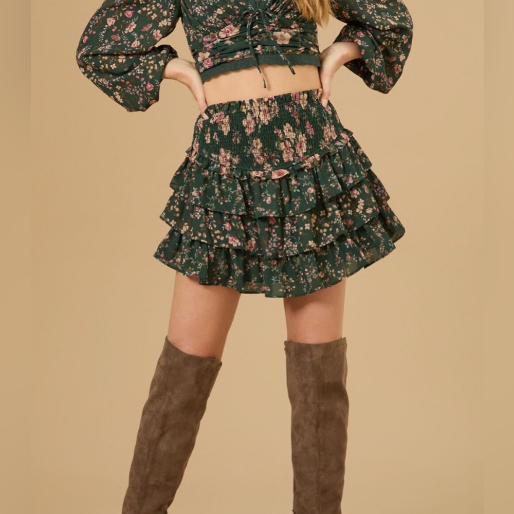 Altar’d State Andersyn tiered mini skirt, size XXL.